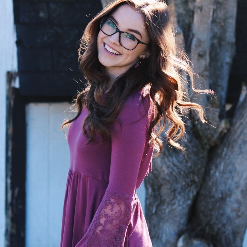 Meet your Posher, Hallie